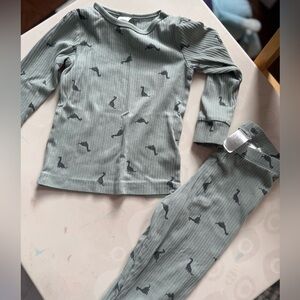 H&M 2, 2 piece sets sold together!